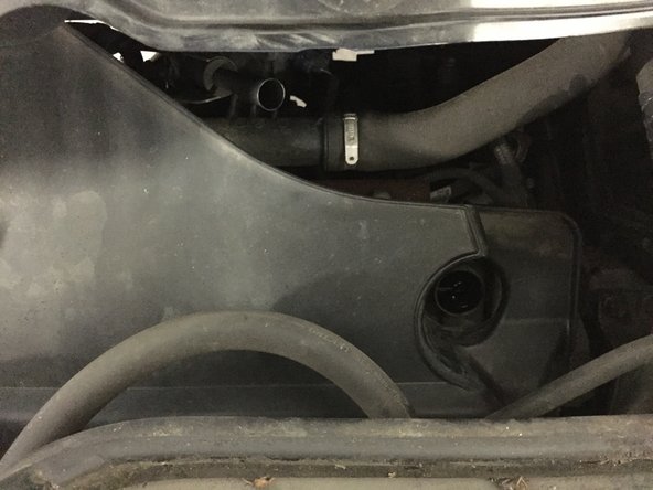 Retirer le bouchon de remplissage et la jauge a huile