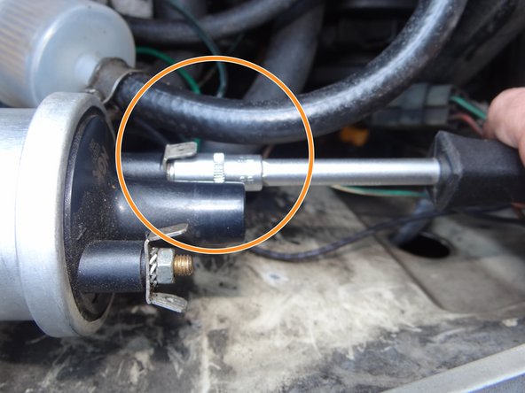 Brancher les deux conectiques sur leurs pate de fixation