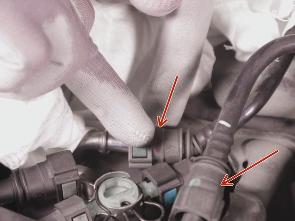 Retirer les deux durites en pinçant de chaque coté du clips.