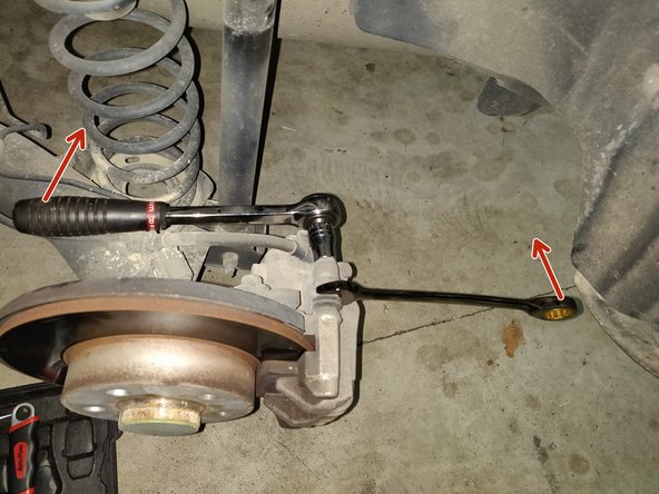 Desserrer la vis en bloquant la rotation à l'aide de la clé plate