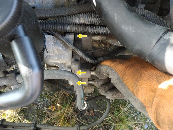 mettre en place les 3 vis et les avancer à la main