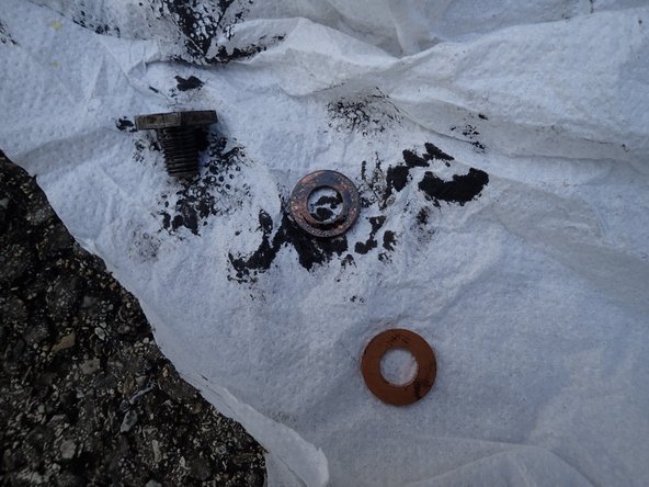 Remplacer le joint en cuivre du bouchon de vidange par un neuf.