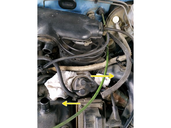 tirer pour sortir les durites d'arrivée et sortie carburant