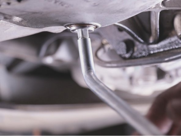 Dévissez le bouchon  du carter