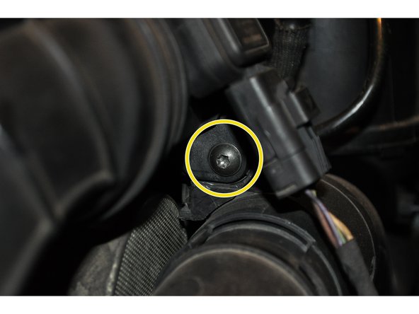 
Use a T20 torx key to remove the 2 retaining screws
