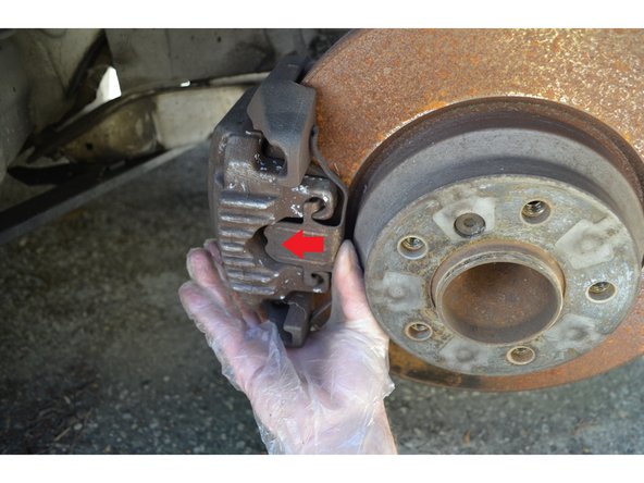 Pour retirer l'agrafe il suffit d'appuyer dessus (photo 2).