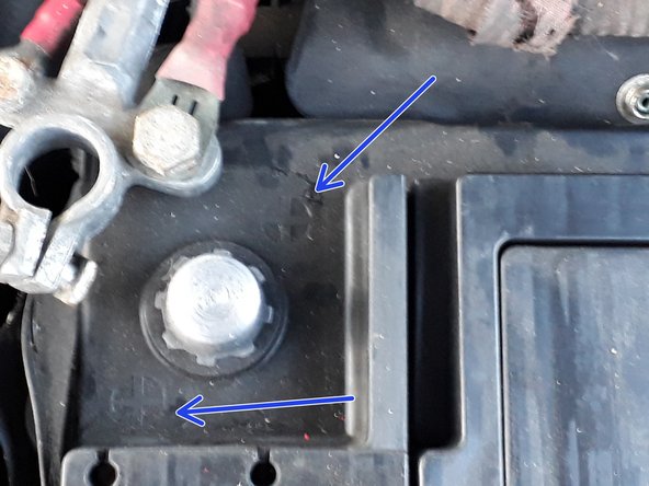 Placer la nouvelle batterie dans son emplacement.