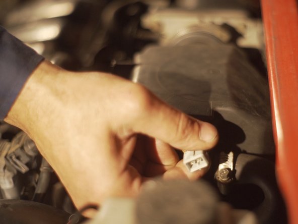 
Screw the new probe onto the air box cover
