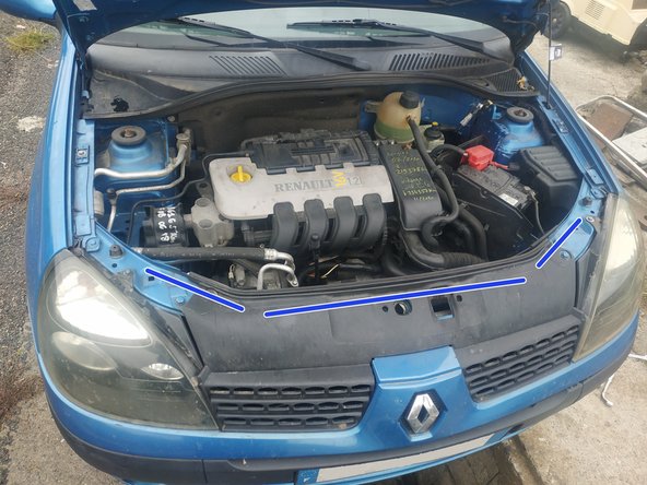 il y a normalement un joint en caoutchouc qui court tout le long de la traverse mais il est la plupart du temps très endommagé ou absent