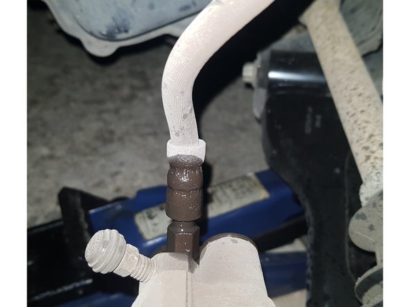 Pulvérisez du dégrippant sur les filetages.