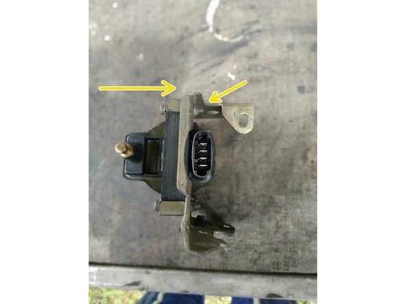 mettre les vis en place (vis et rondelles au-dessus, écrous en dessous)