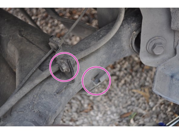 Remettre en place les supports de la dutite de frein et du cable de frein à main