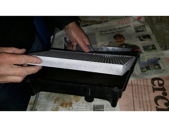 Vérifier que le filtre neuf correspond bien à votre voiture (dimensions)