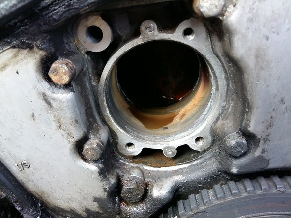 Nettoyer le plan de joint de la pompe à eau