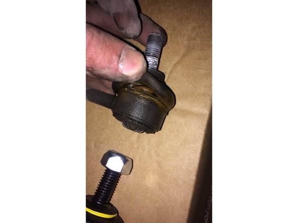 Le souffllet de protection était craquer, il y avait du jeu d'ou le bruit lors du passage sur les aspéritées de la route