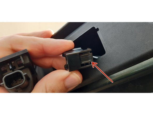 On voit le clip de maintien de celui-ci.