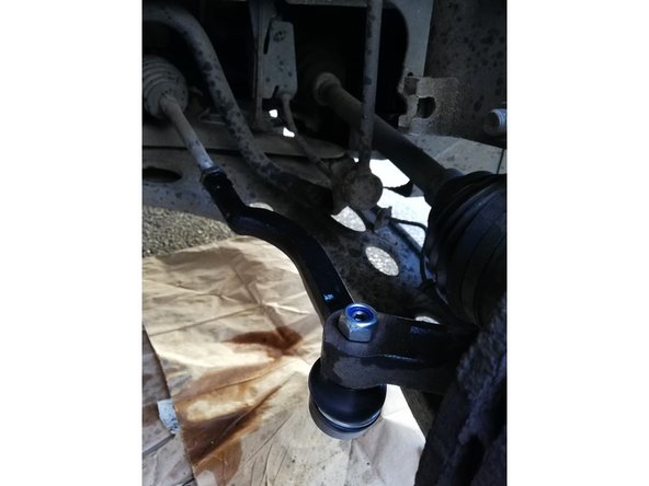 
Place the ball joint in its housing and start tightening
