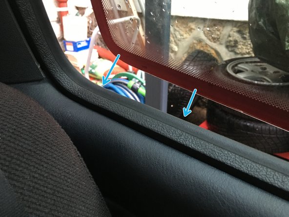 
Check from the inside that the glass is properly adhering to the seal.
