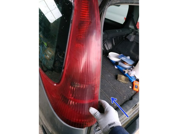 appuyer progressivement sur le haut du feu