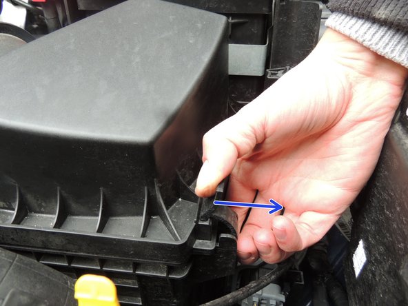 Déclipser les deux clips.