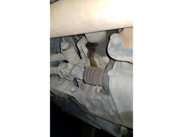 N'endommagez pas les soufflets en sortant le cardan.