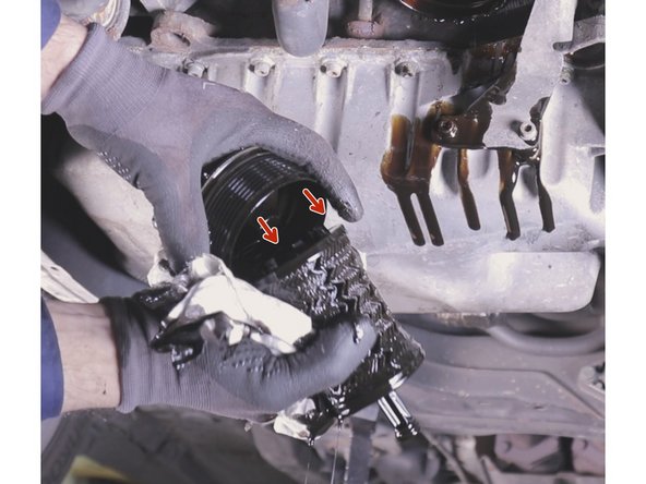 Retirer le filtre à huile de la cloche