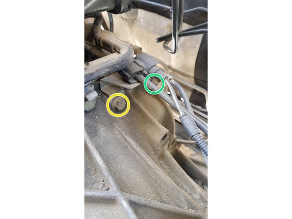 Désaccouplez les tubes de leurs crochets.