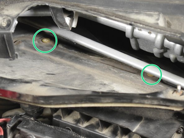 Resserrer les deux vis de chaque coté de la plaque