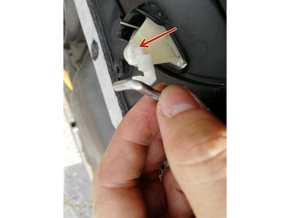 Le crochet pourra ensuite être retiré en le sortant du cylindre.