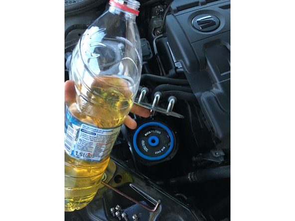 Pour faciliter le réamorçage du circuit je vous conseille de faire un appoint en gazole dans ce petit réservoir afin de faciliter le redémarrage du véhicule.