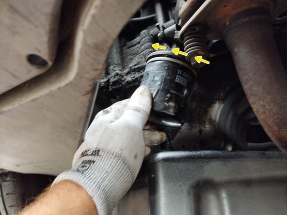 On peut éventuellement se servir d'une clé à sangle ou d'une grande pince multiprise.