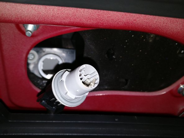 Visualiser le culot pour mettre correctement l'ampoule par la suite