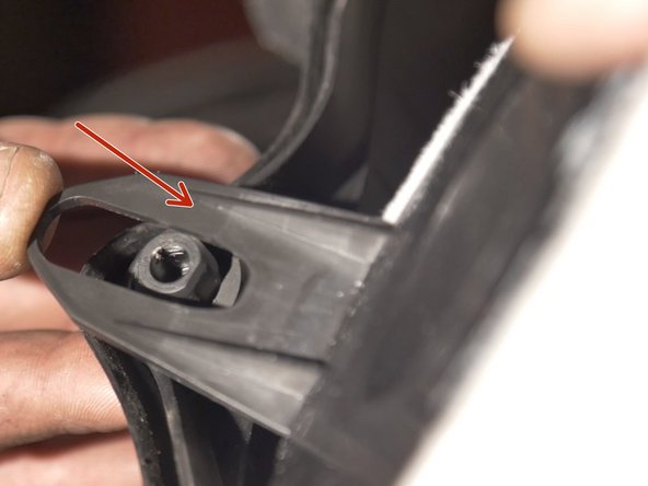 Replacer la fixation du filtre dans son guide