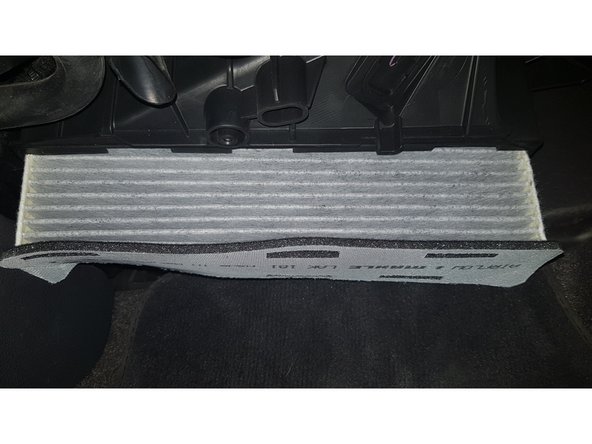 Le côté à angle droit se met vers la gauche.