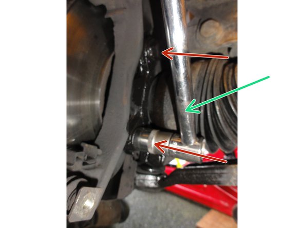 Obligatoire pour sortir le disque sinon il ne sort pas, car il est bloqué par cette pièce.