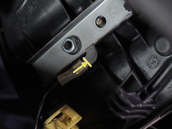 Rebrancher la cosse de masse au milieu de l'air bag