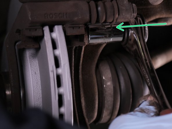 Revisser et resserrer les deux vis retenant la chape