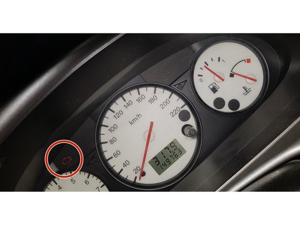 Je pense avoir trouvé la raison de ce voyant.