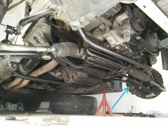 Regarder derrière l'étrier