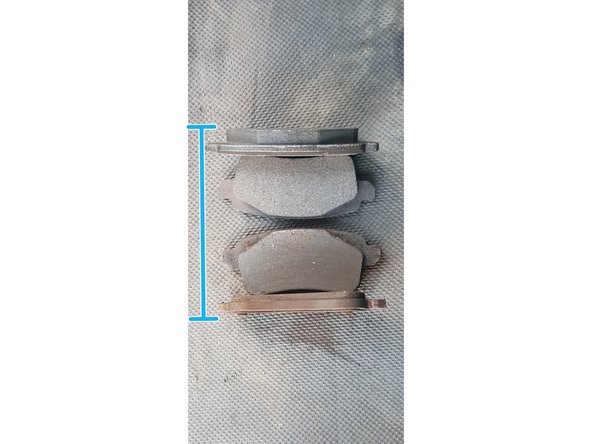 Vous pouvez aussi graisser les agrafes pour éviter les couinements. De la graisse cuivré / haute T° peux être ajouté.