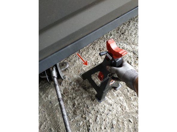 lever la voiture et retirer la chandelle