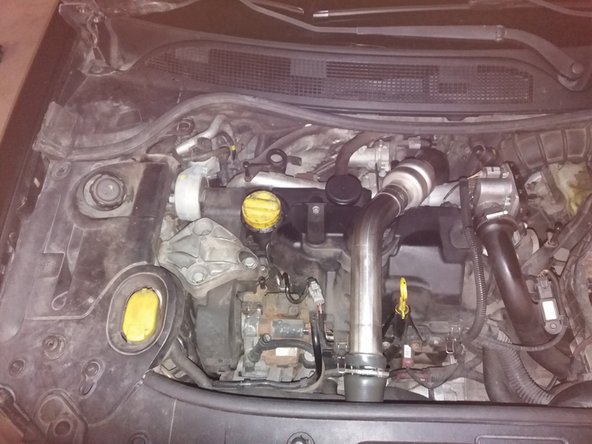 Puis reposer le cache plastique avec ses agrafes.