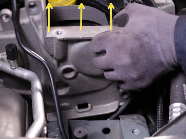 Extraire le carter en plastique, mieux vaut repérer l'emplacement de chaque  vis !