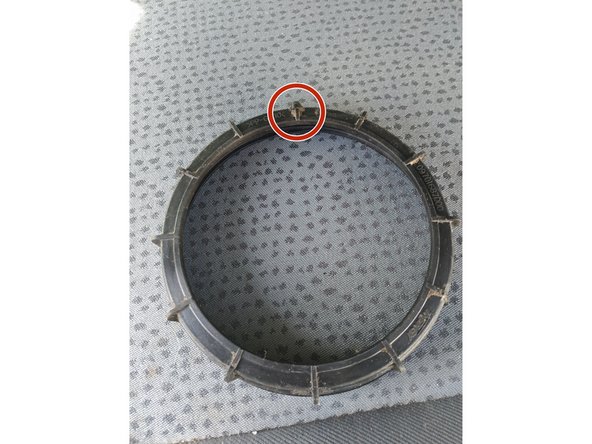 tout comme la pompe et le réservoir, le couvercle a lui aussi un repère