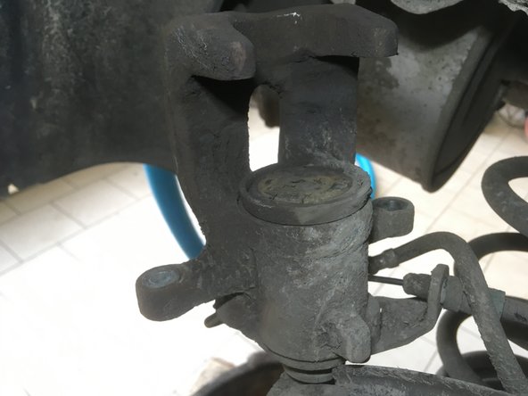 Repousser le piston à l'aide d'un repousse piston