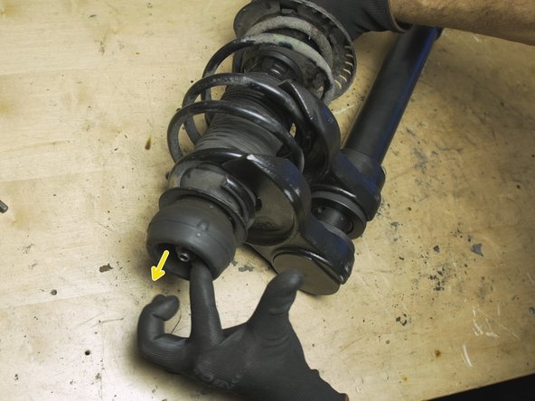 Dévisser et déposer l'écrou de maintient de la butée