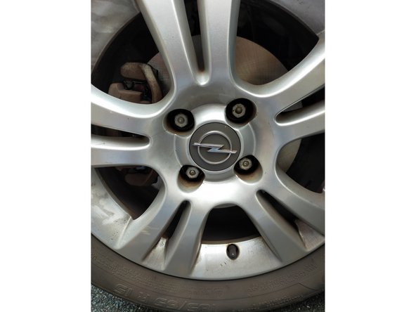 Revisser le bouchon de bocal de liquide de frein