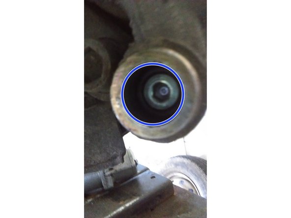 dévissez les 2 vis, en haut et en bas de l'étrier de l'étrier et utilisez pour cela une clef allen de 6