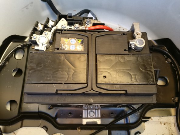 Enlever les caches plastiques en les déclipsant