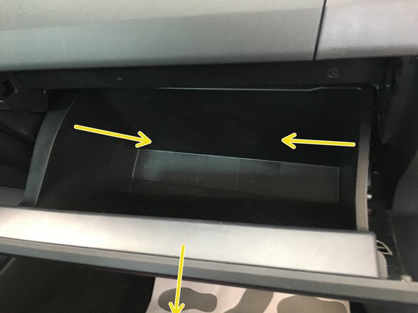 Ouvrir la boite à gant